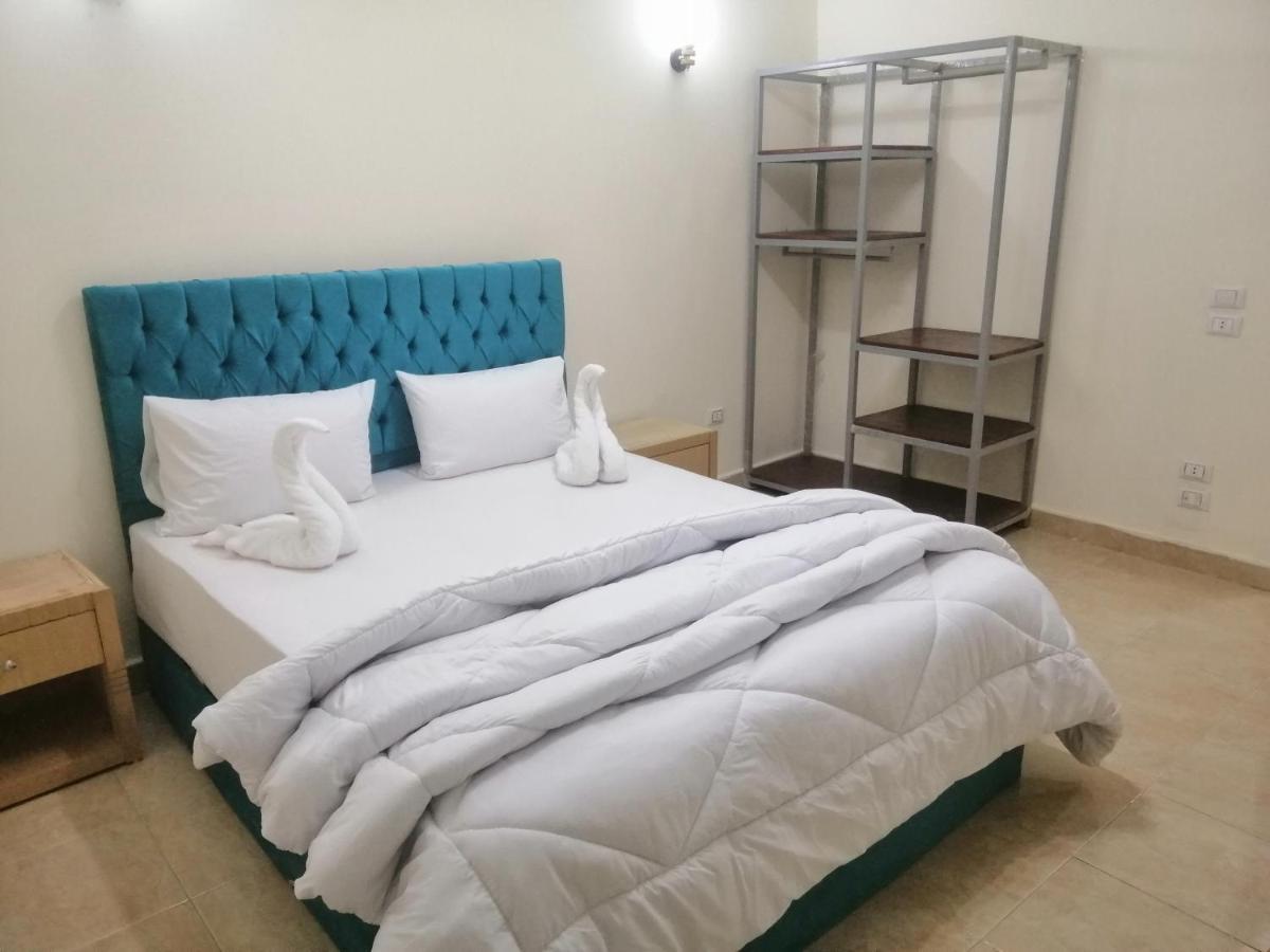 Anubis Kingdom Pyramids Hostel Kafrat al Jabal Bagian luar foto