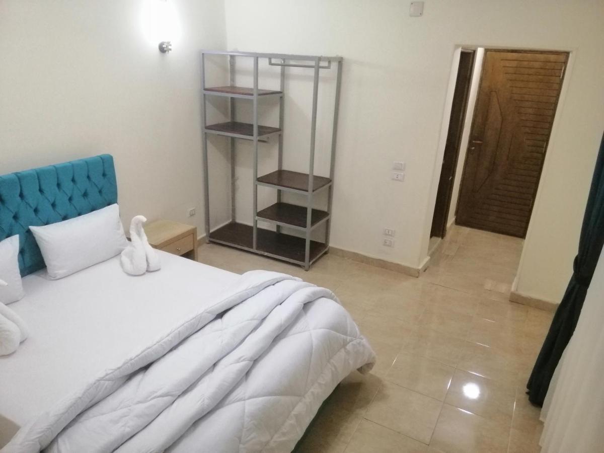 Anubis Kingdom Pyramids Hostel Kafrat al Jabal Bagian luar foto