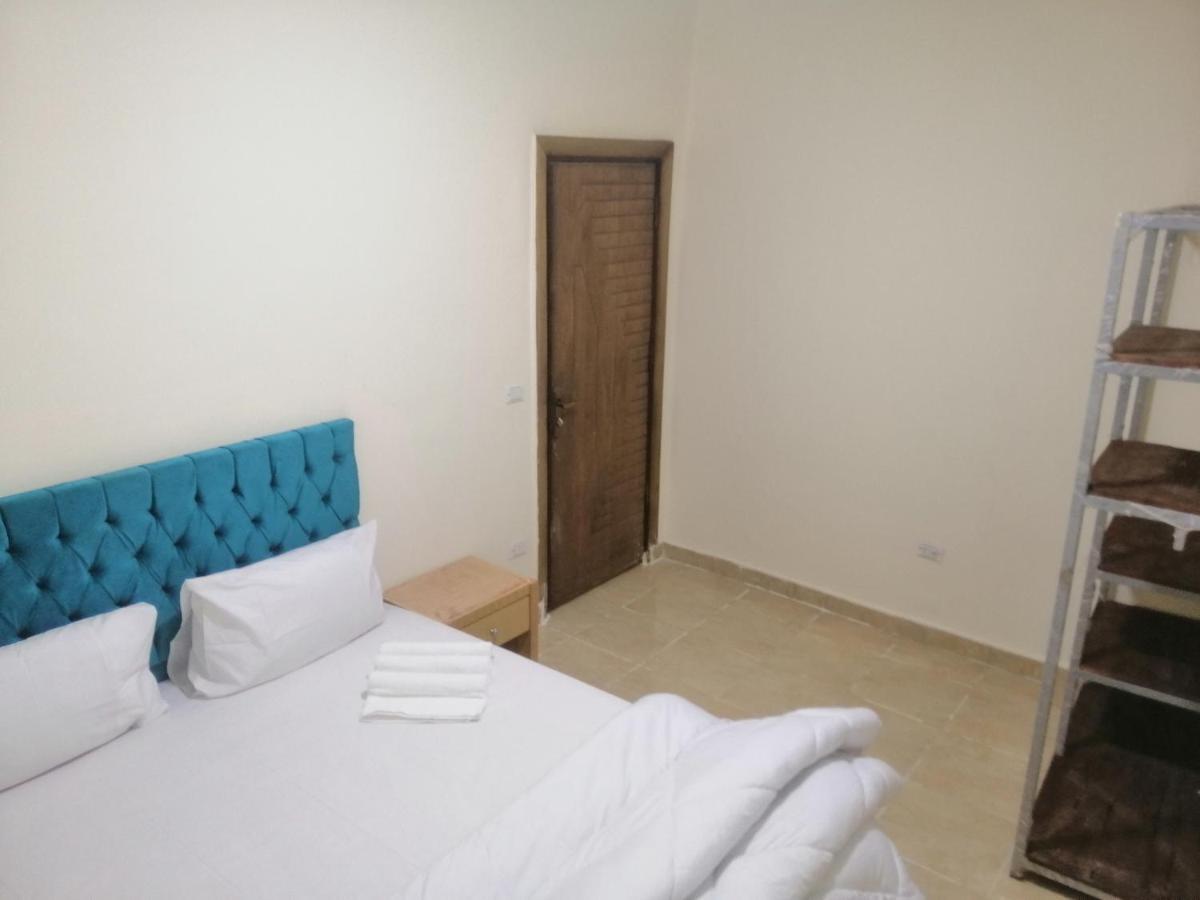 Anubis Kingdom Pyramids Hostel Kafrat al Jabal Bagian luar foto