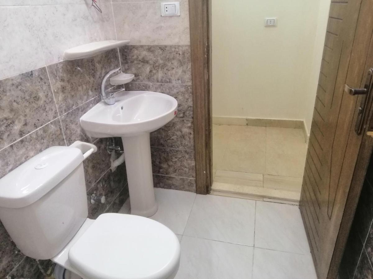 Anubis Kingdom Pyramids Hostel Kafrat al Jabal Bagian luar foto