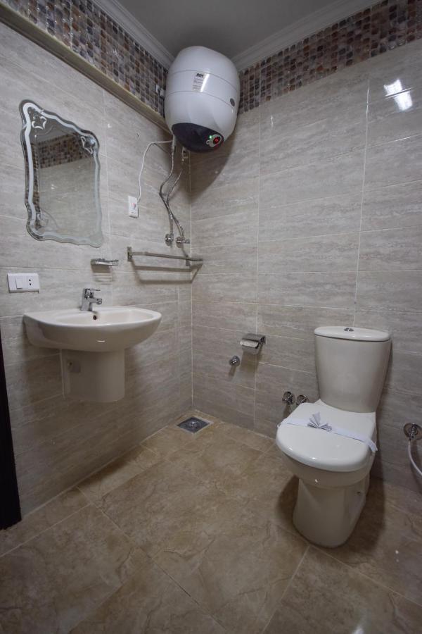 Anubis Kingdom Pyramids Hostel Kafrat al Jabal Bagian luar foto