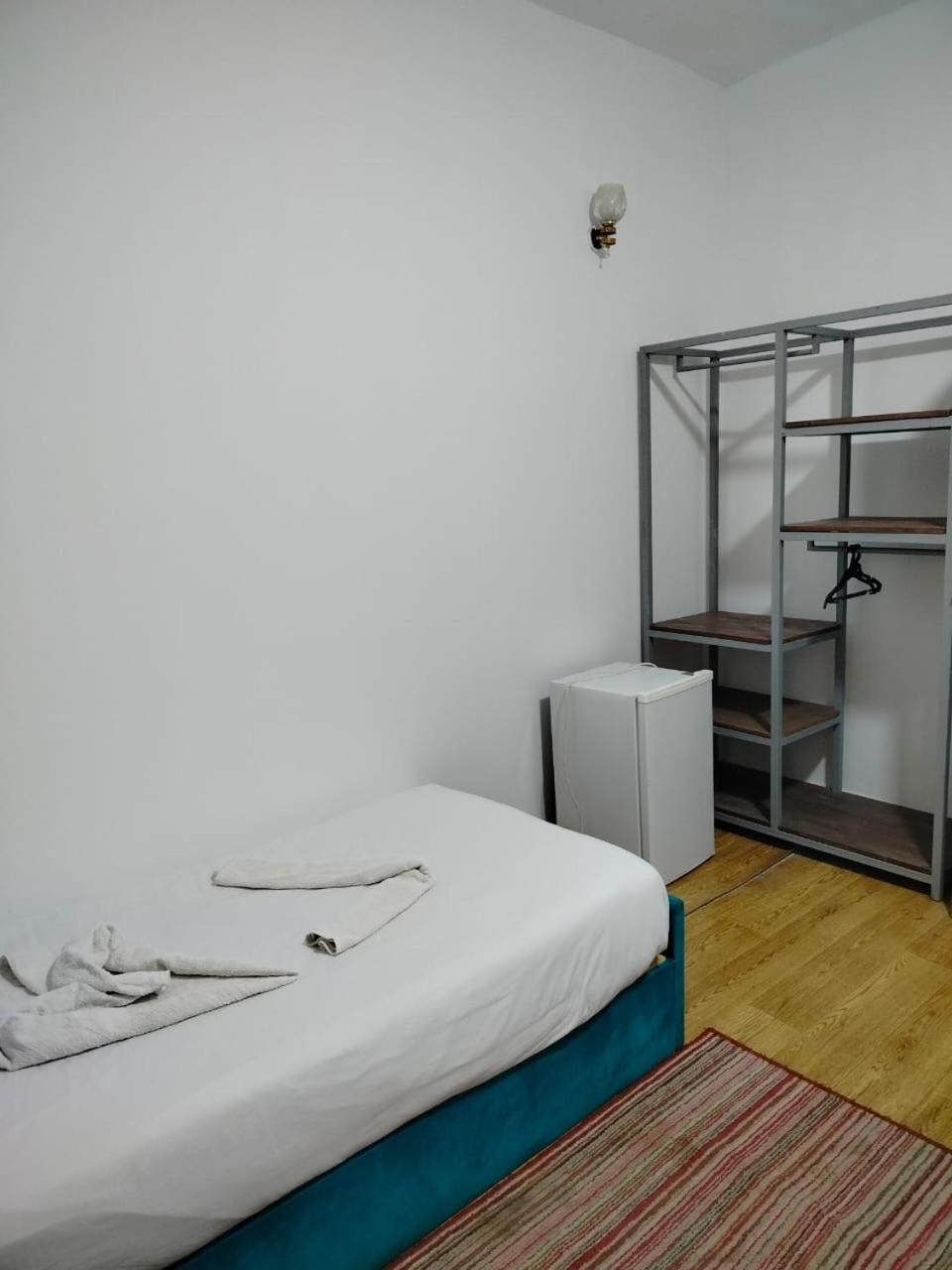 Anubis Kingdom Pyramids Hostel Kafrat al Jabal Bagian luar foto