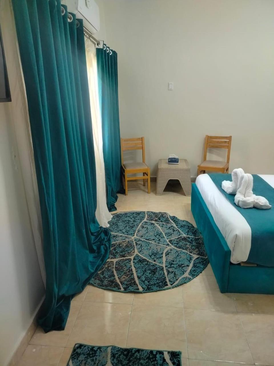 Anubis Kingdom Pyramids Hostel Kafrat al Jabal Bagian luar foto