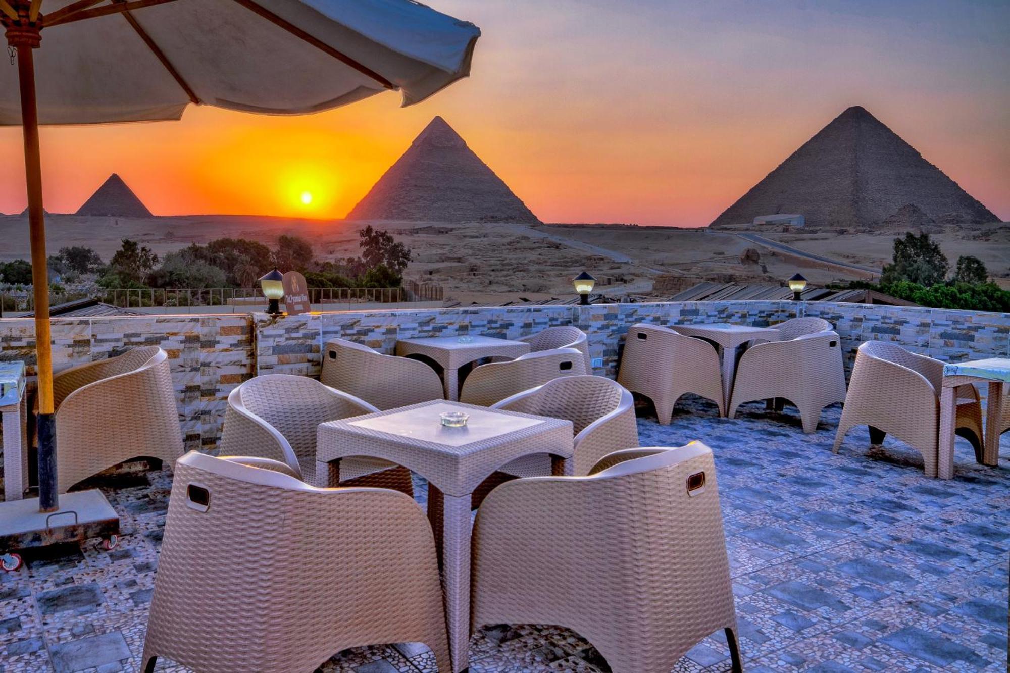 Anubis Kingdom Pyramids Hostel Kafrat al Jabal Bagian luar foto
