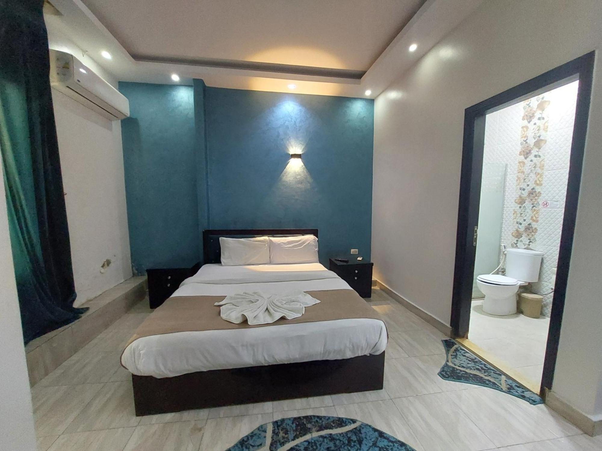 Anubis Kingdom Pyramids Hostel Kafrat al Jabal Bagian luar foto