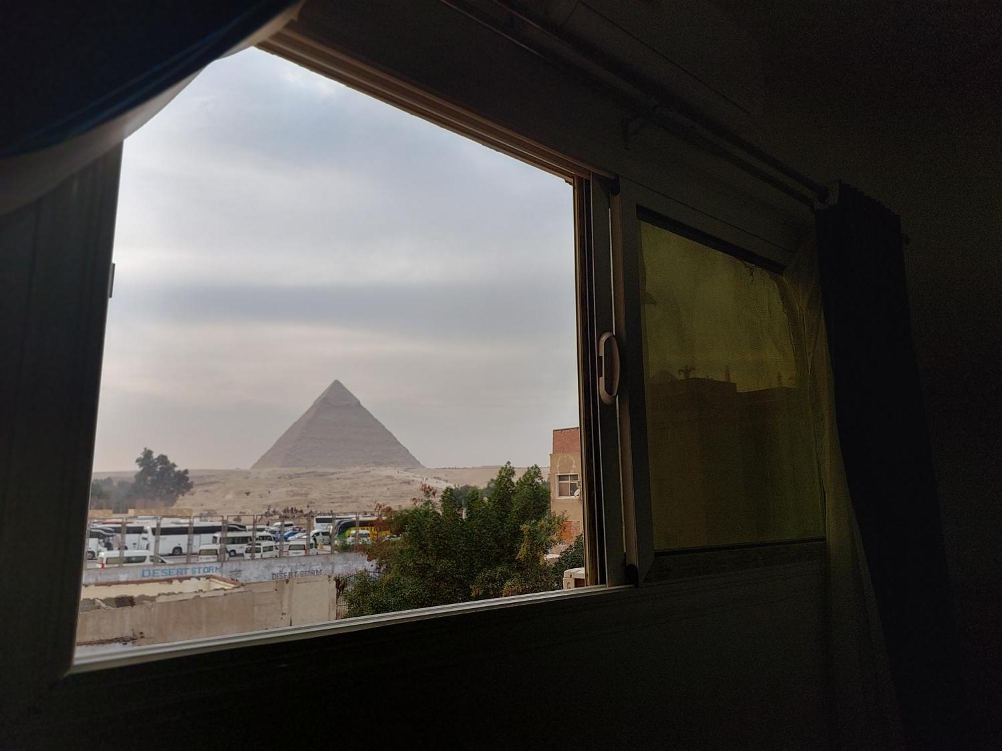 Anubis Kingdom Pyramids Hostel Kafrat al Jabal Bagian luar foto