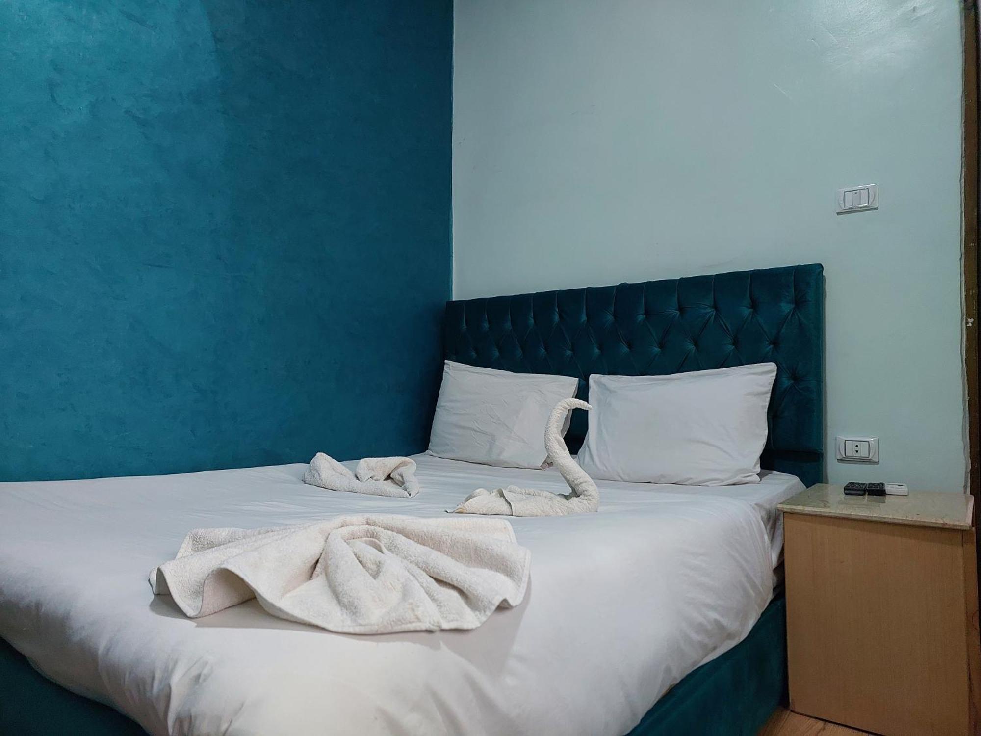 Anubis Kingdom Pyramids Hostel Kafrat al Jabal Bagian luar foto