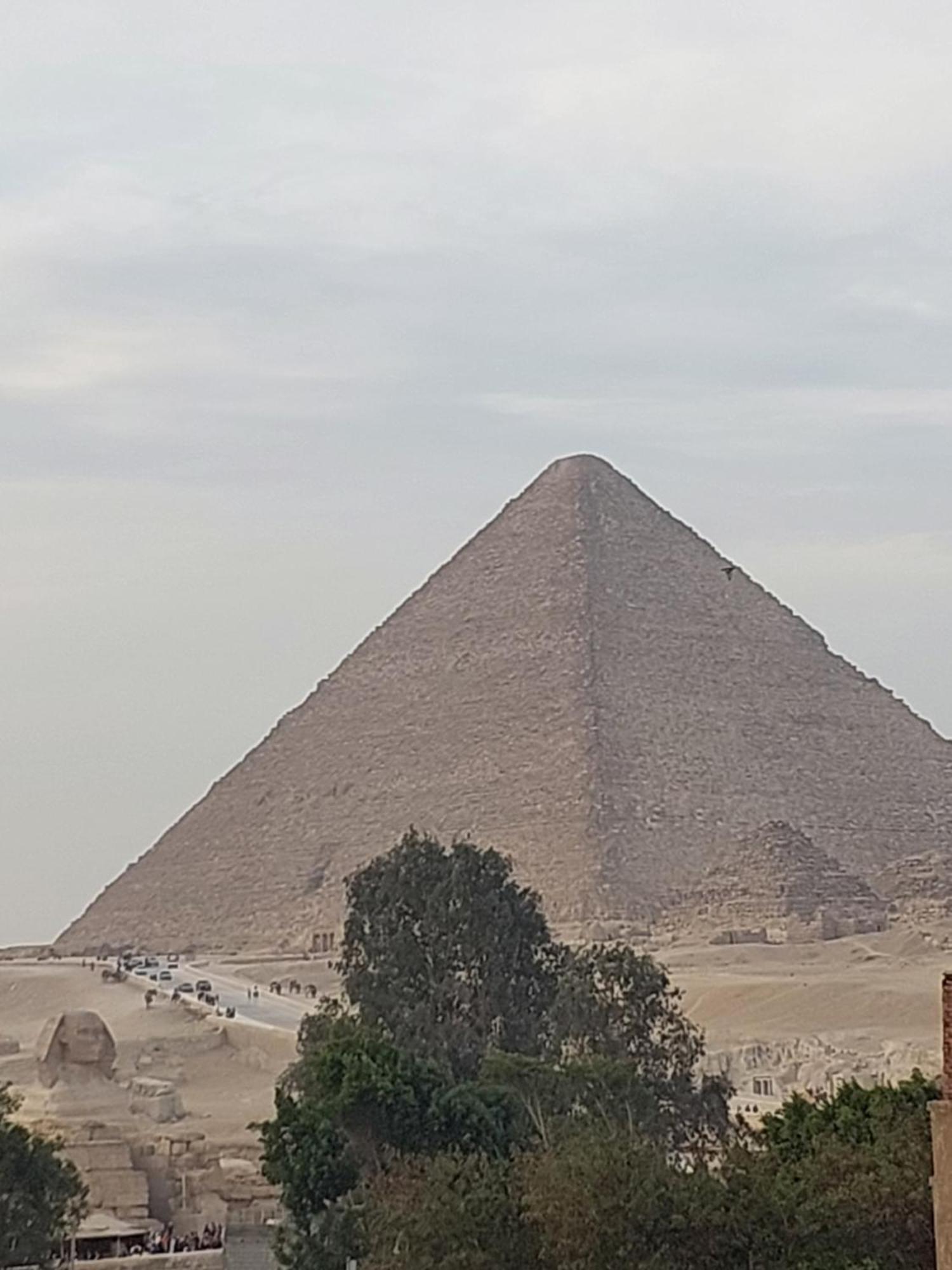 Anubis Kingdom Pyramids Hostel Kafrat al Jabal Bagian luar foto