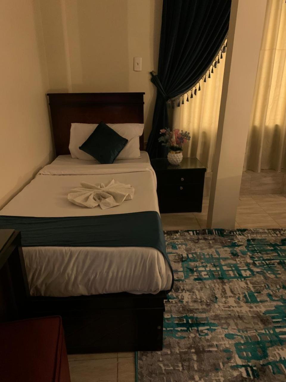 Anubis Kingdom Pyramids Hostel Kafrat al Jabal Bagian luar foto