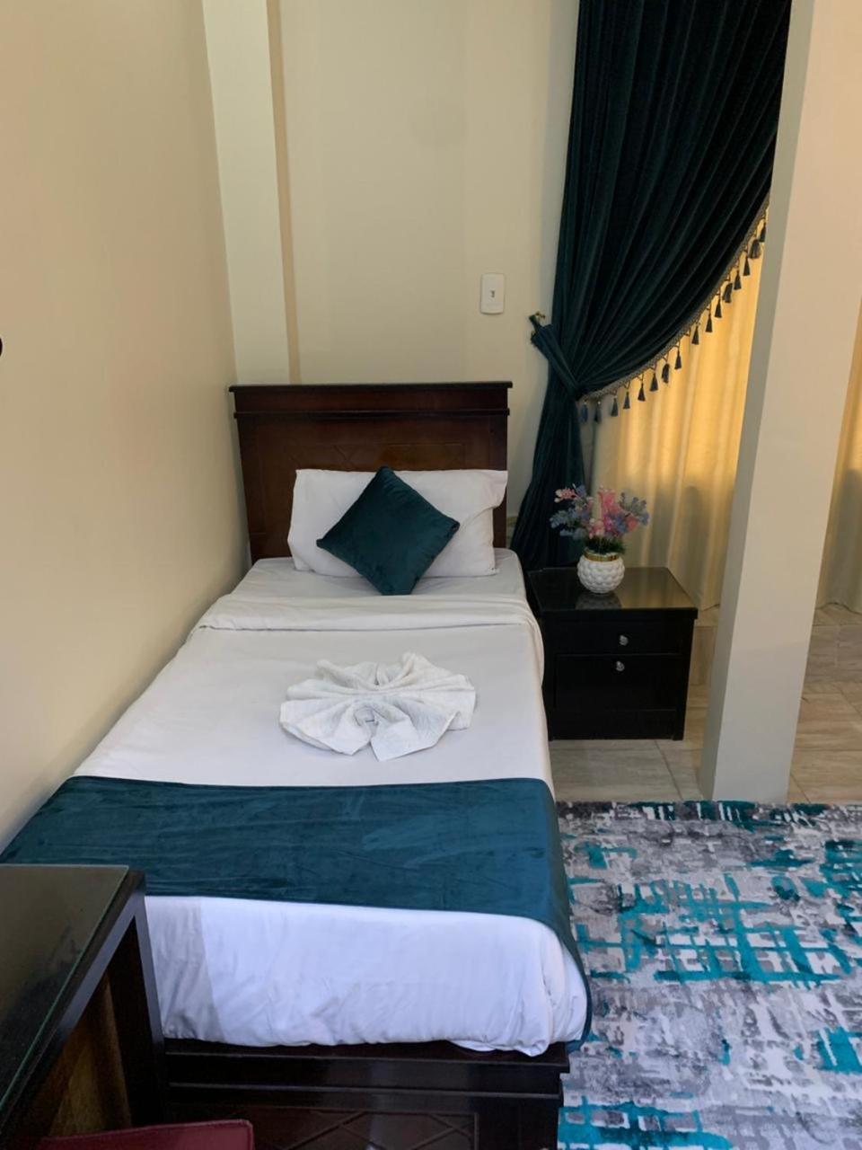 Anubis Kingdom Pyramids Hostel Kafrat al Jabal Bagian luar foto