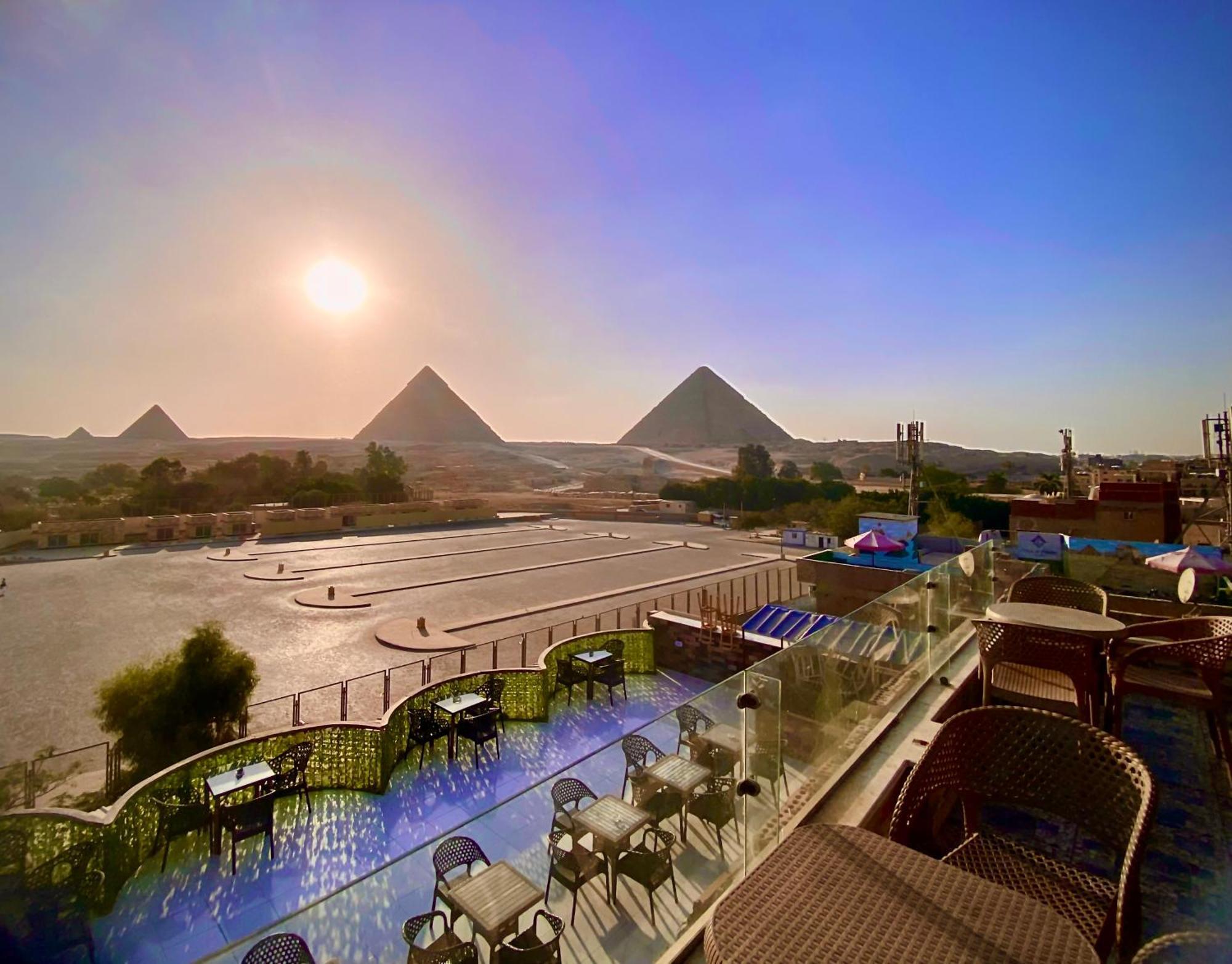 Anubis Kingdom Pyramids Hostel Kafrat al Jabal Bagian luar foto