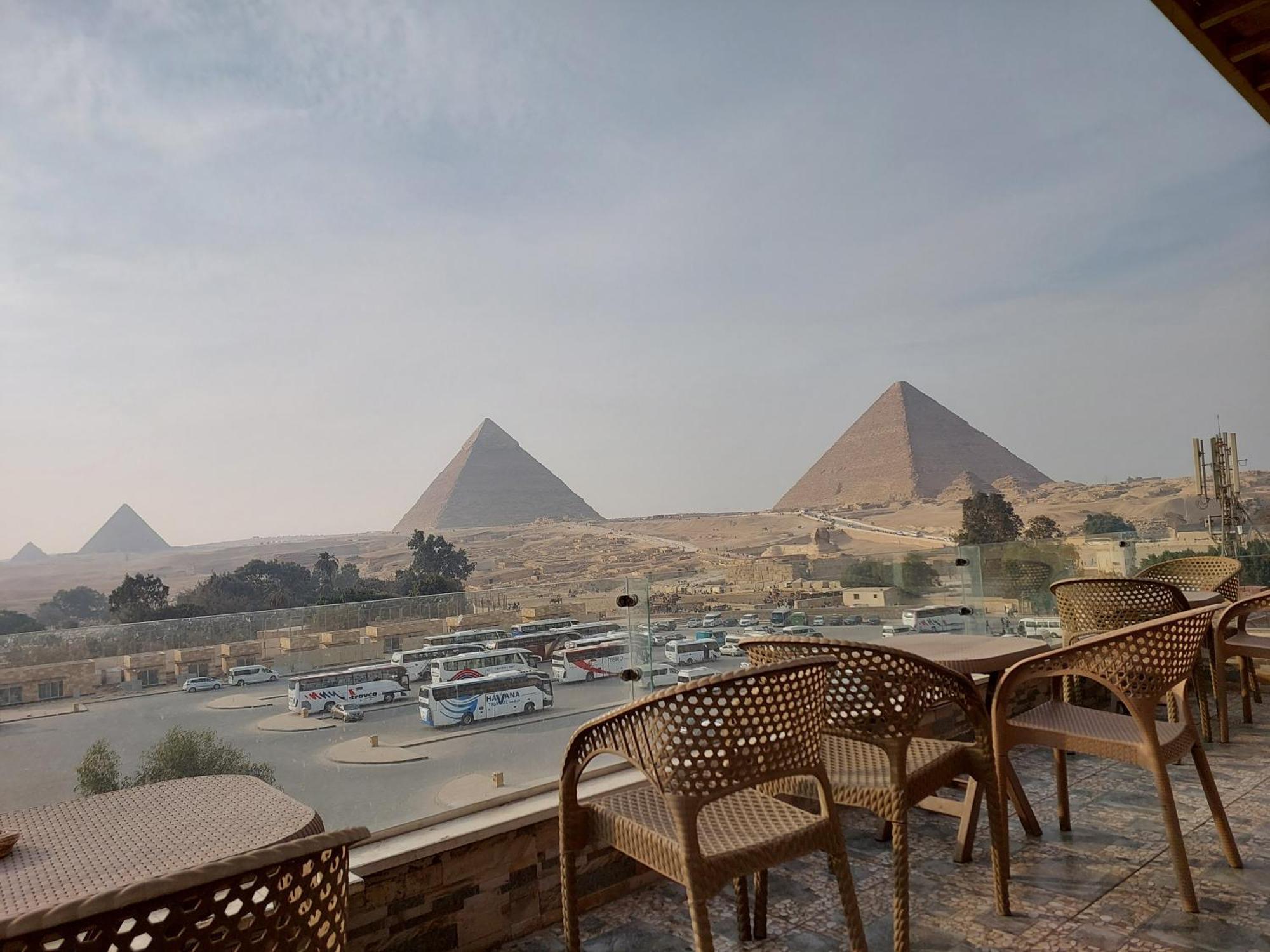 Anubis Kingdom Pyramids Hostel Kafrat al Jabal Bagian luar foto