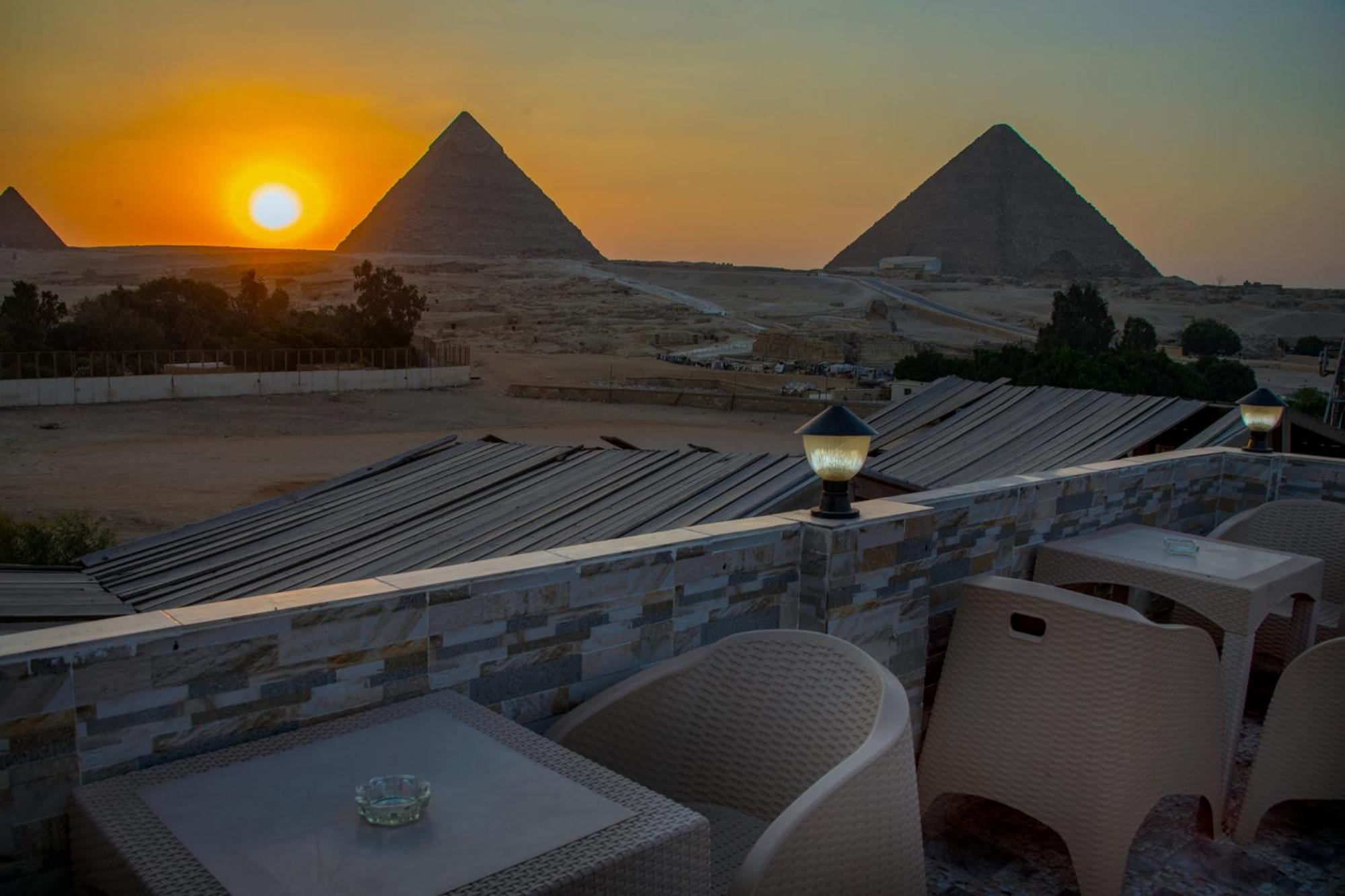 Anubis Kingdom Pyramids Hostel Kafrat al Jabal Bagian luar foto