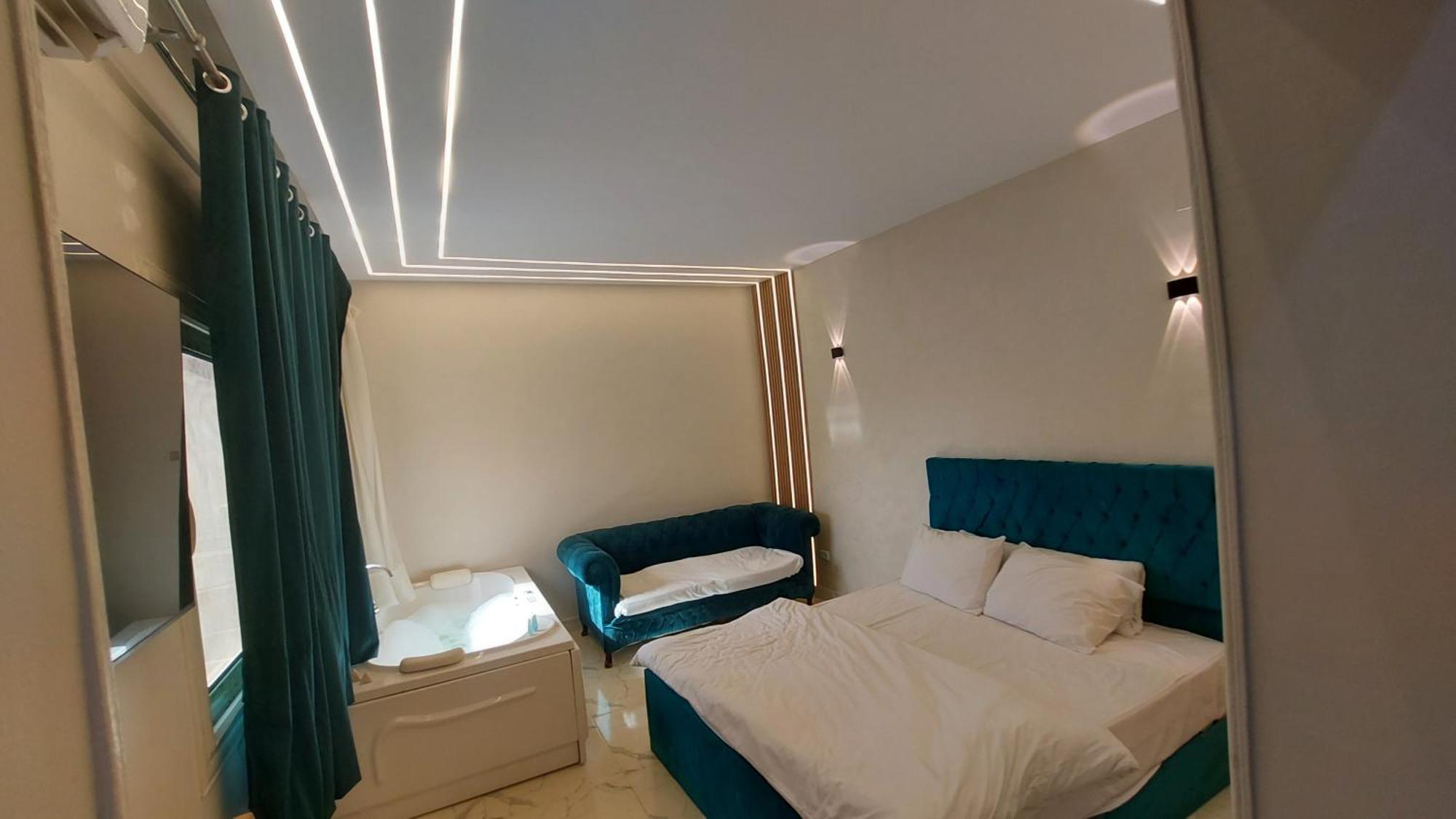 Anubis Kingdom Pyramids Hostel Kafrat al Jabal Bagian luar foto