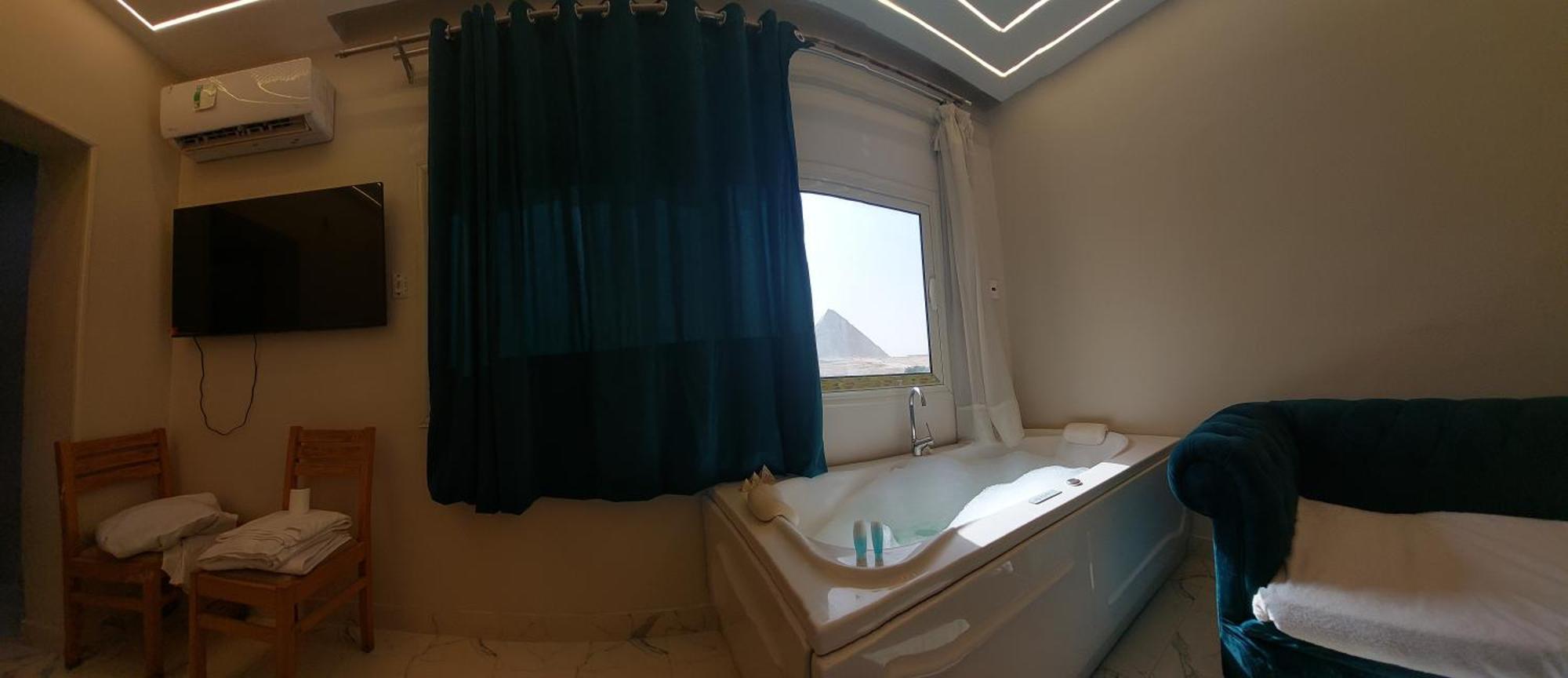 Anubis Kingdom Pyramids Hostel Kafrat al Jabal Bagian luar foto