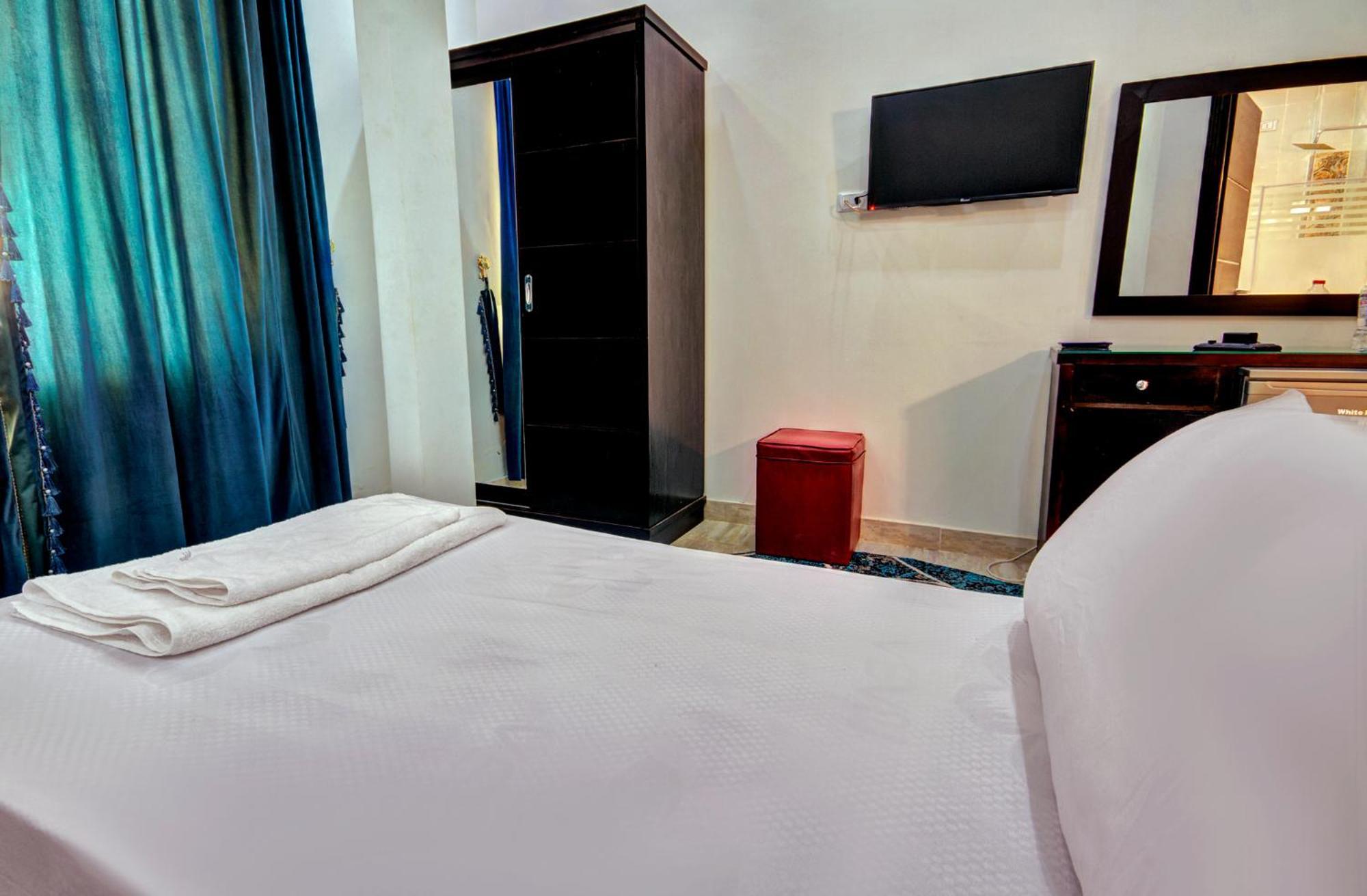 Anubis Kingdom Pyramids Hostel Kafrat al Jabal Bagian luar foto