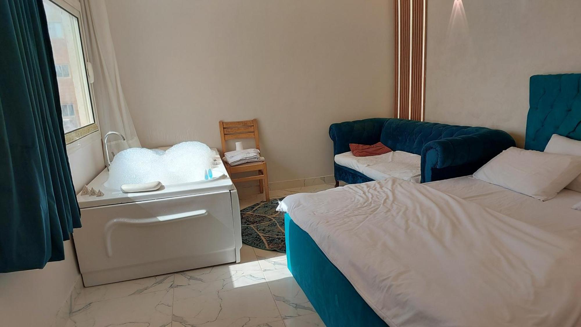 Anubis Kingdom Pyramids Hostel Kafrat al Jabal Bagian luar foto