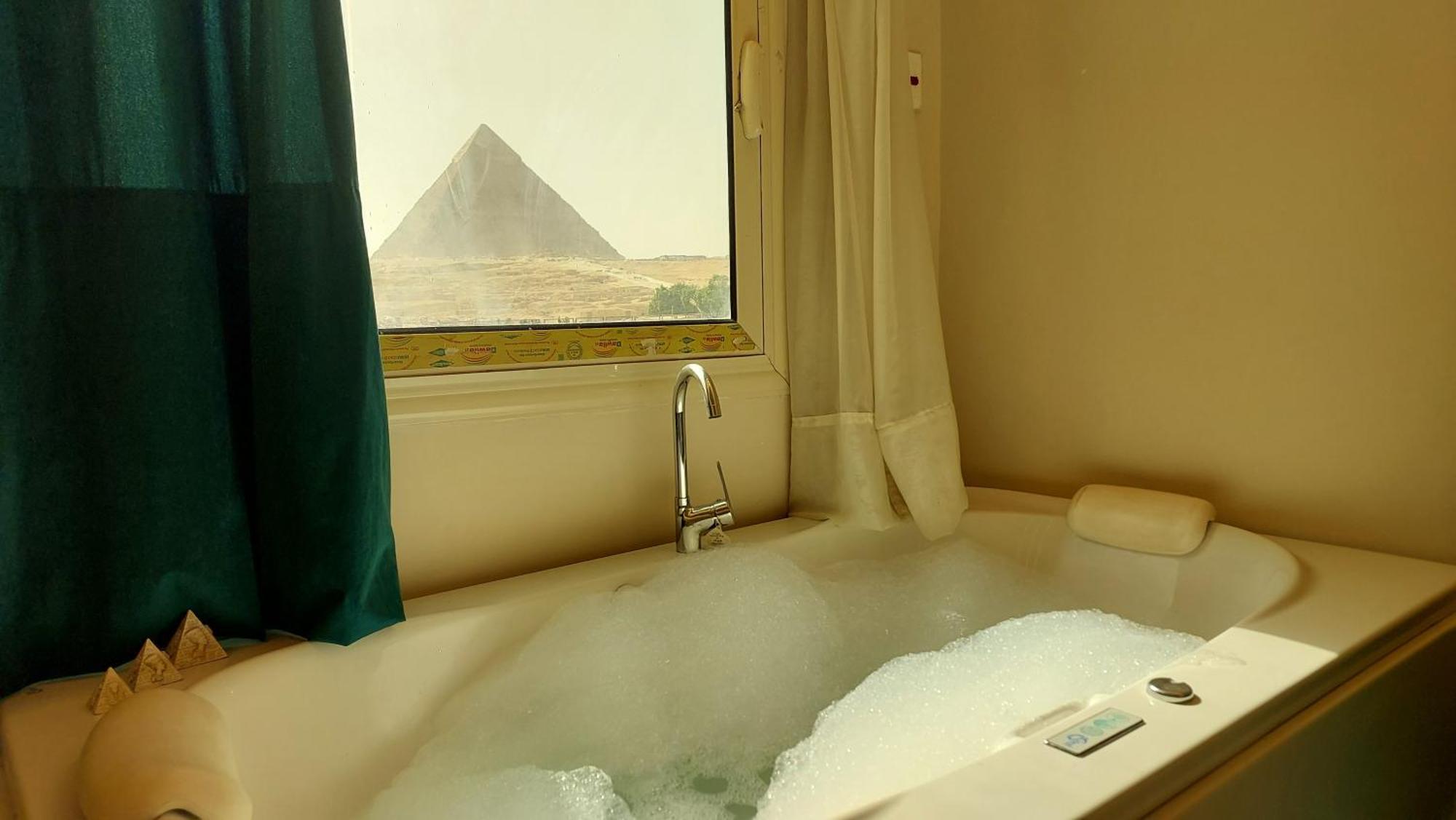 Anubis Kingdom Pyramids Hostel Kafrat al Jabal Bagian luar foto